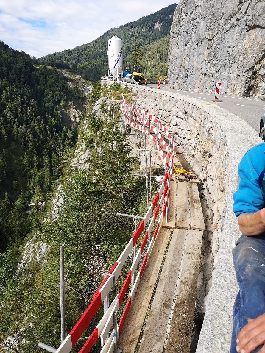 130-1324_Land Tirol - B199 Tannheimer Straße - Mauer- und Fugensanierung Aufstieg Gaicht