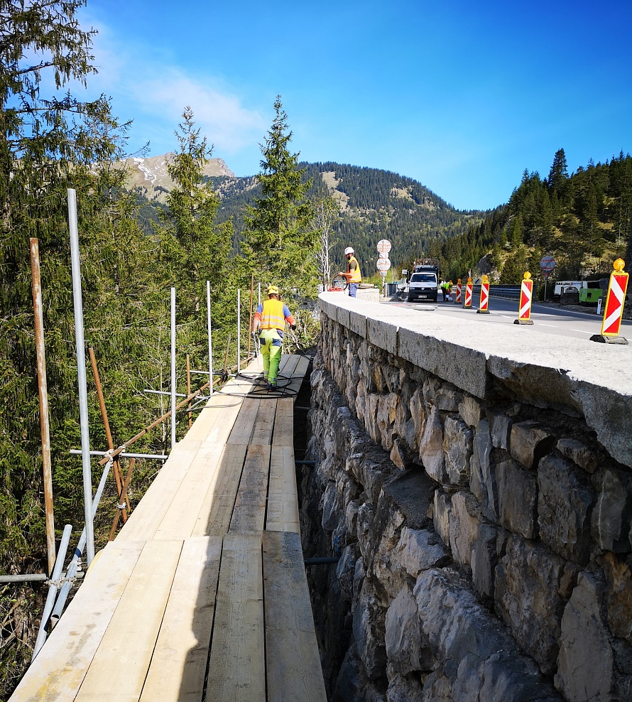 130-1351_Land Tirol - B199 Tannheimer Straße - Fugensanierung Aufstieg Gaicht 12