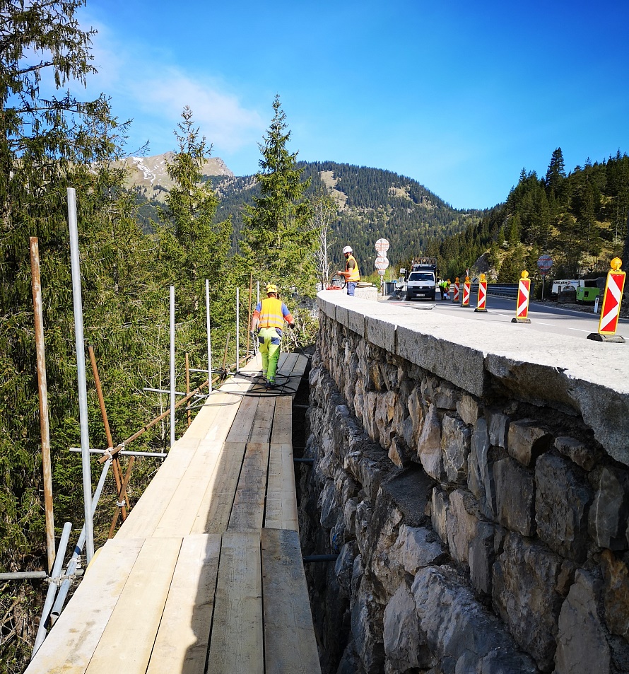 130-1351_Land Tirol - B199 Tannheimer Straße - Fugensanierung Aufstieg Gaicht 12