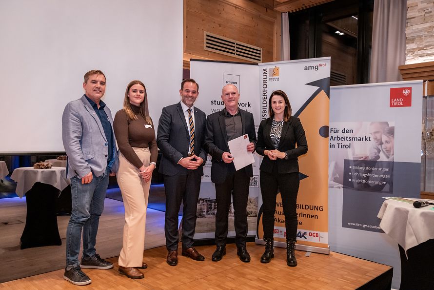 AMG Tirol gratuliert Ing. Otmar Gredler zum Zertifikat